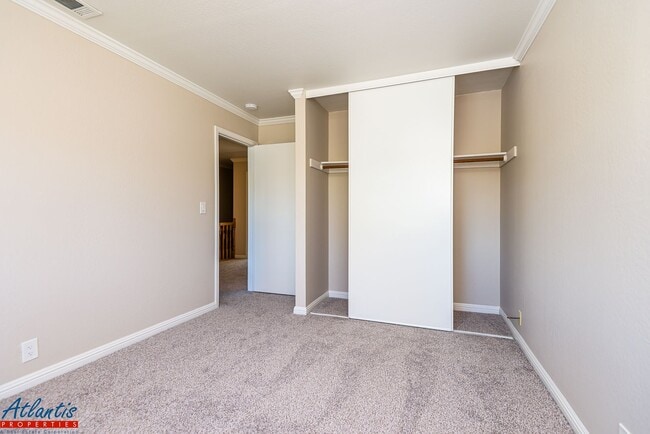 Building Photo - Beautiful Townhouse | Gated Community