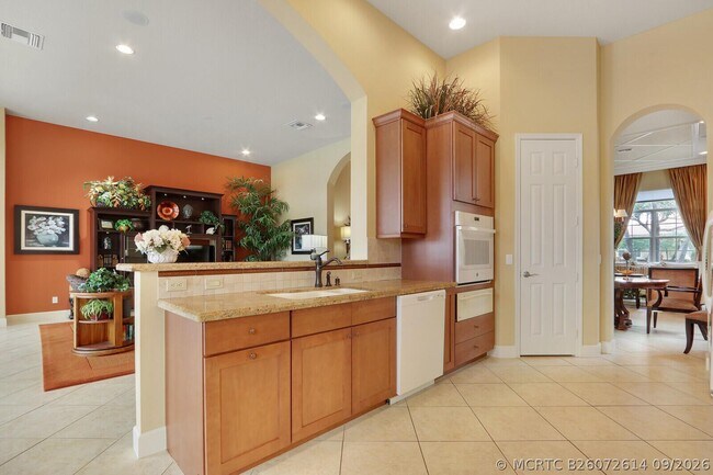 Building Photo - 9885 SW Torriente Ln