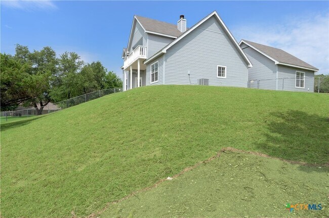 Building Photo - 1810 Mesa Oaks Cir