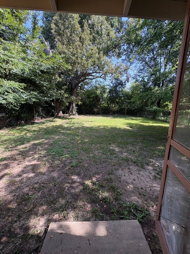Building Photo - 320 W 83rd St