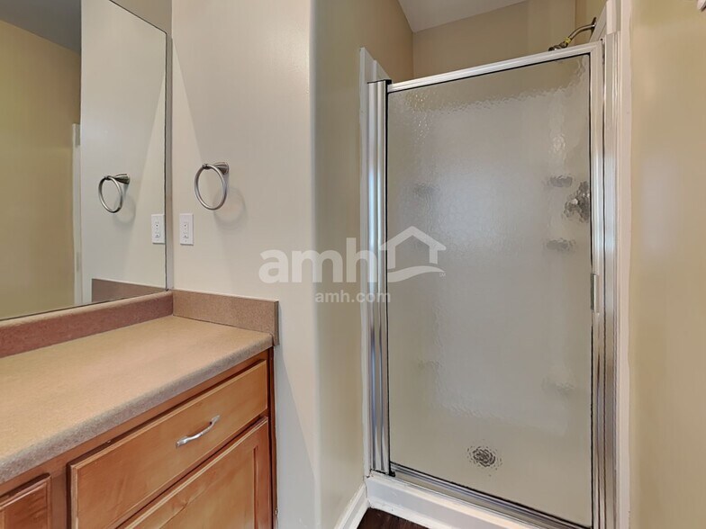 Building Photo - 137 Lake House Rd