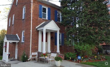 Building Photo - Charming Colonial in the heart of Bethesda