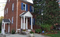 Building Photo - Charming Colonial in the heart of Bethesda