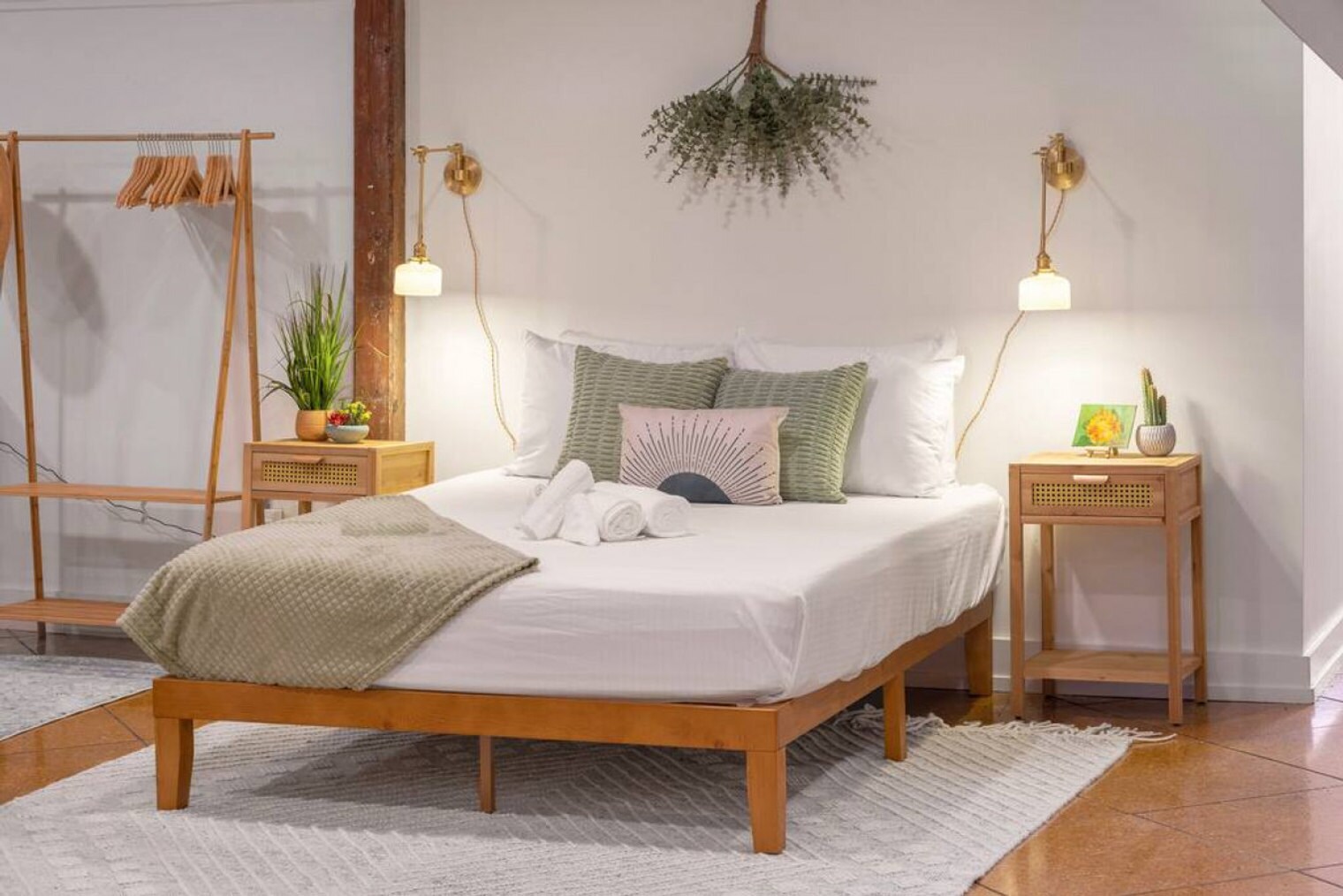 Building Photo - 120 E 13th St