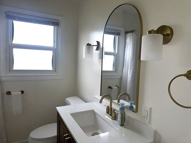 Building Photo - 221 E Griffith Way