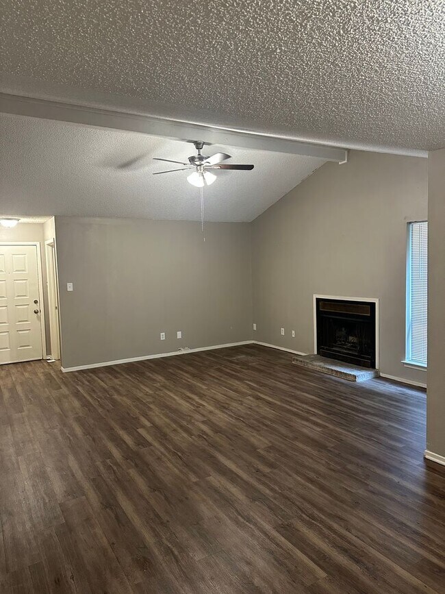 Building Photo - 810 Faircreek Ln