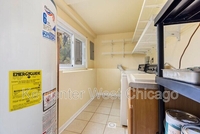 Building Photo - 1003 S Finley Rd