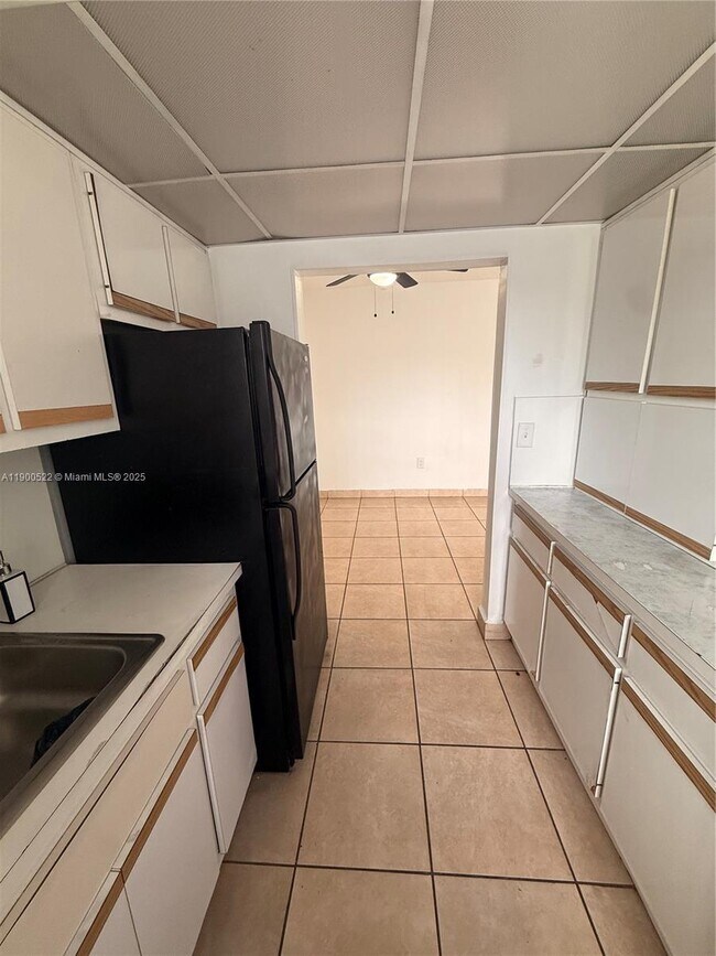 Building Photo - 1154 W 35th St