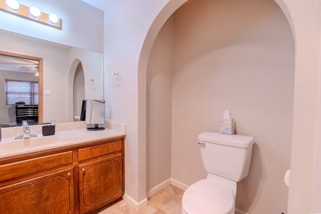 Building Photo - 2112 Castle Ct
