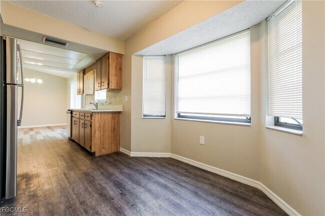 Building Photo - 4333 Targee Ave