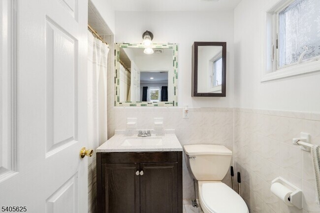 Building Photo - 118 Race St