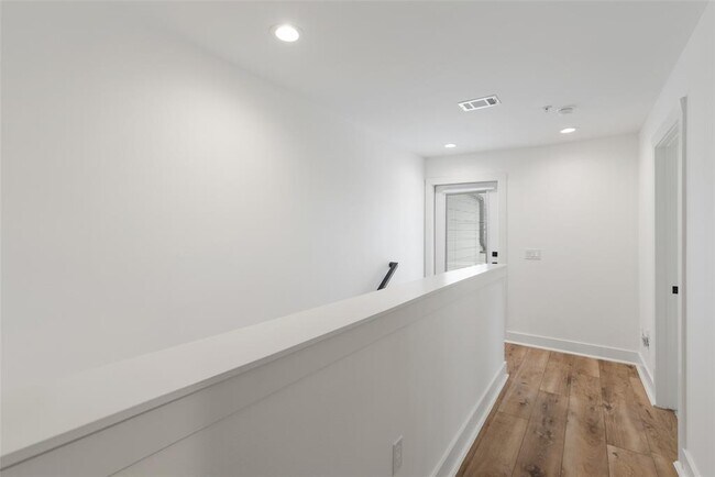 Building Photo - 1417 Kramer Ln