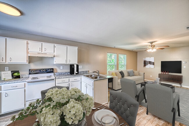 Building Photo - Main Street Apartments