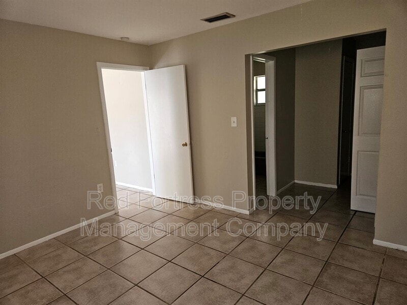 Building Photo - 3812 Desoto Ave