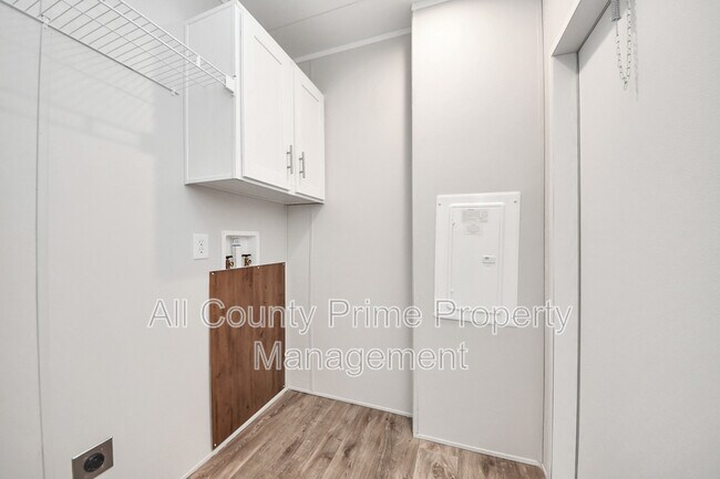 Building Photo - 1560 Brown Rd