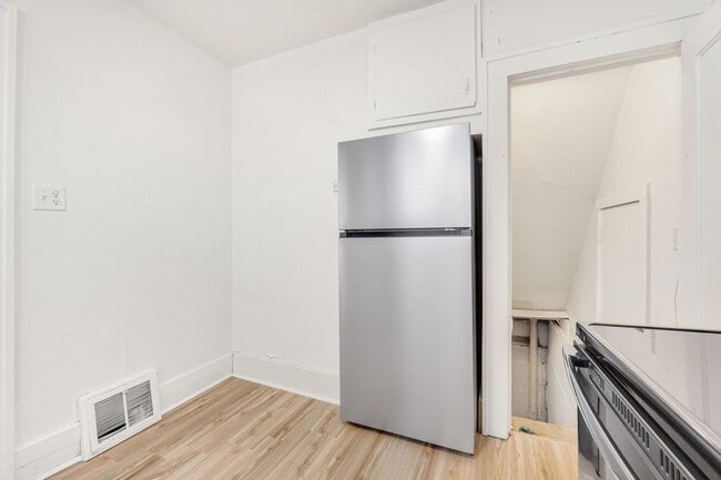 Building Photo - New 3 bedroom listing! RENT SPECIAL HALF OFF FIRST MONTH!