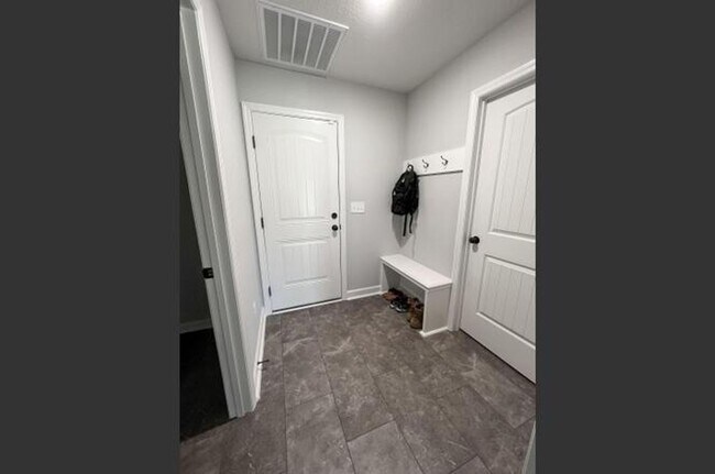 Building Photo - 886 Goodale Dr