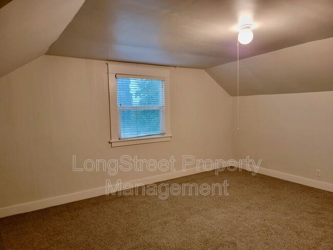 Building Photo - 29626 OR-34