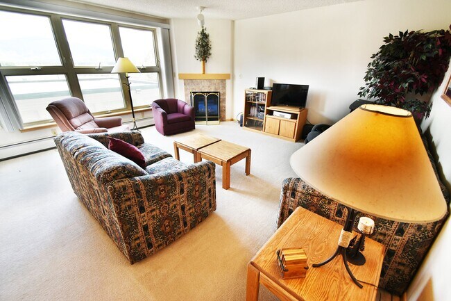 Building Photo - Long Term Rental- Towers at Lakepoint #208