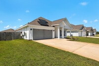 Building Photo - "Charming 4-Bed Oasis with Granite Touches in Gulf Breeze – Electric Included!"
