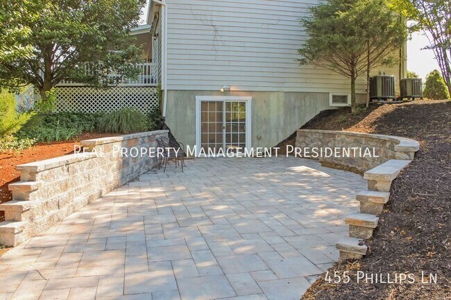 Building Photo - 455 Phillips Ln