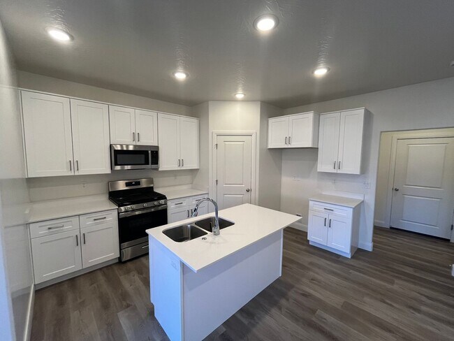 Building Photo - Azalea Beauty!