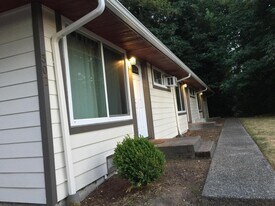 Building Photo - 302 Summit Ave N