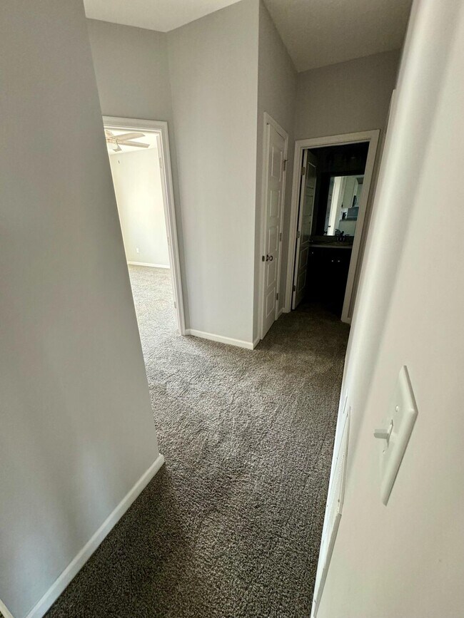 Building Photo - 636 Morven Park Dr