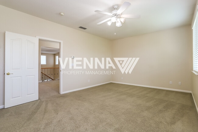 Building Photo - Beautiful 4 Bedroom Home in Great Location