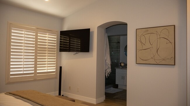 Building Photo - Gorgeous 3 bedrooms 2.5 baths townhome in ...