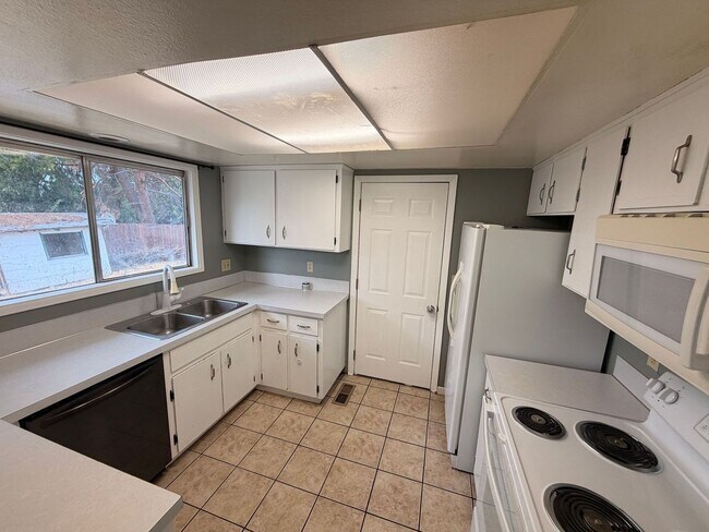 Building Photo - 5858 Shasta Way