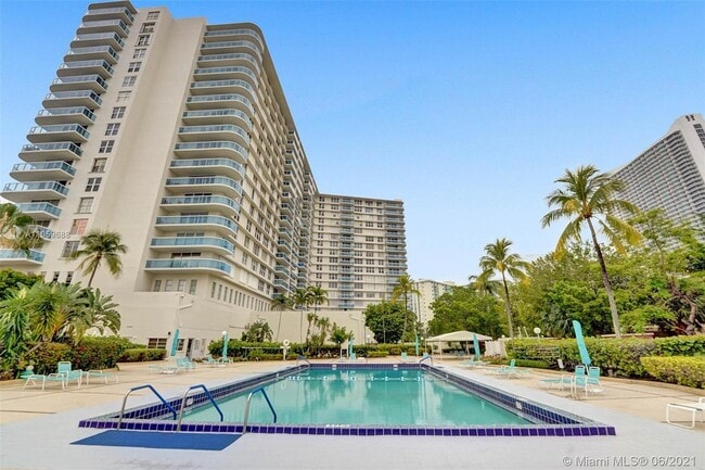 Building Photo - 3800 S Ocean Dr