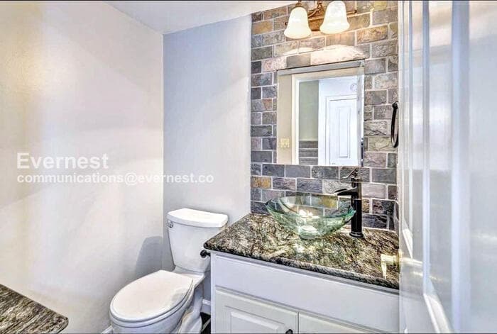 Building Photo - 17 Autumn E