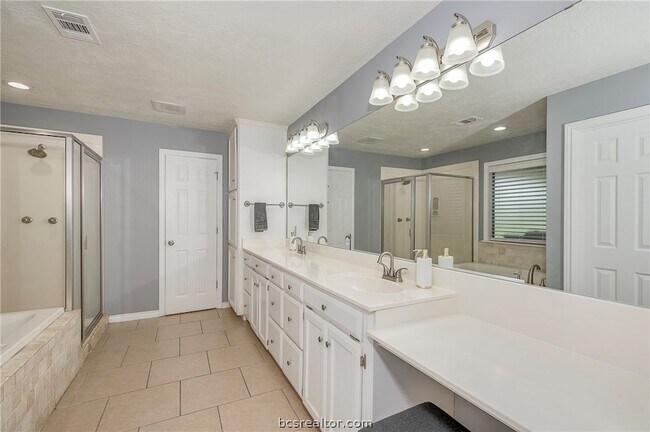 Building Photo - 2905 Aztec Ct