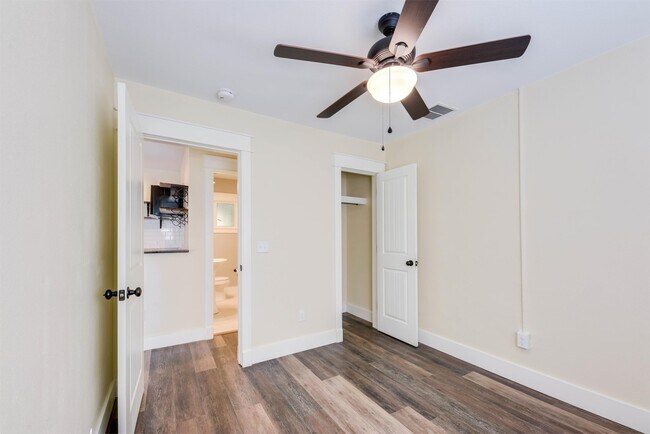 Building Photo - 1500 Dacron Dr