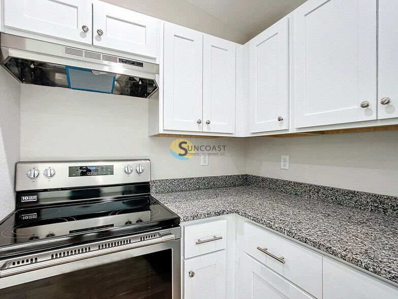 Building Photo - 587 Marion Oaks Pass