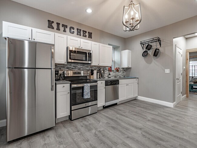 Building Photo - 3853 McRee Ave