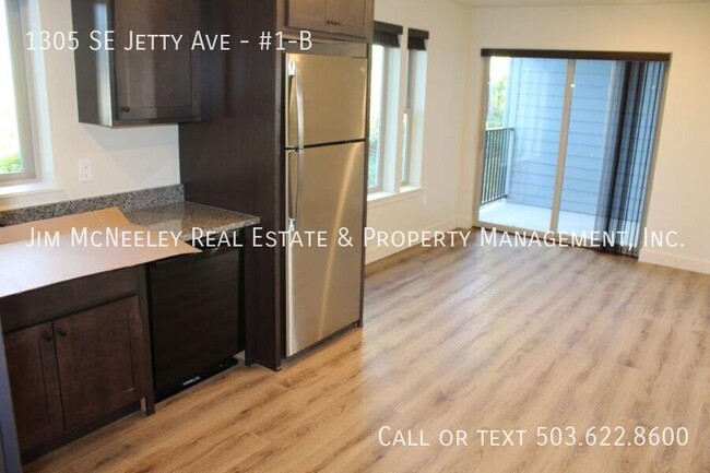 Building Photo - Lower level 2 bed/ 1 bath w/ 1 Assigned Pa...