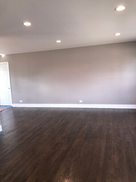 Building Photo - 607 W Maude Ave