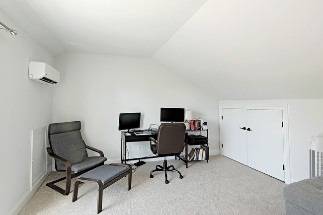 Building Photo - Pet-Friendly Townhome With Rooftop Terrace + Blue Ridge Mountain Views