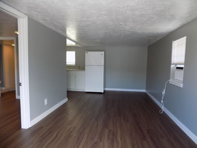 Primary Photo - 1 Bedroom 1 Bathroom Apartment For Rent at...