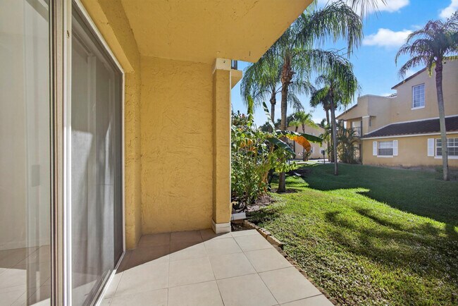 Building Photo - 1120 Lake Shore Dr