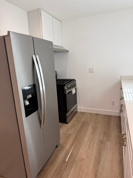 Building Photo - 946 15th Pl