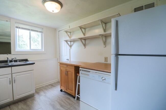 Building Photo - 207-2 McDonald Street | 1 Bed 1 Bath | 08/...