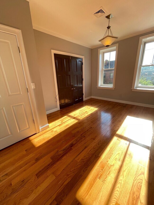 Building Photo - 107 Liberty St.