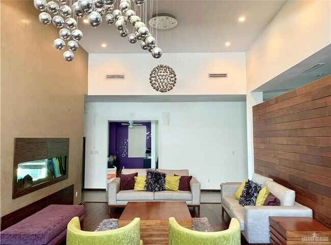 Building Photo - 28 Grovewood Ave