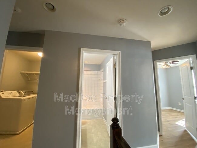 Building Photo - 302 Brenton Rd