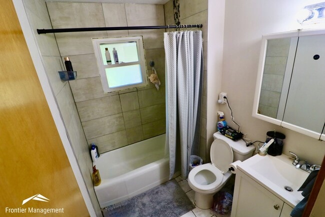 Building Photo - Beautiful 4 Bedroom Home Near Bill Snyder Stadium!