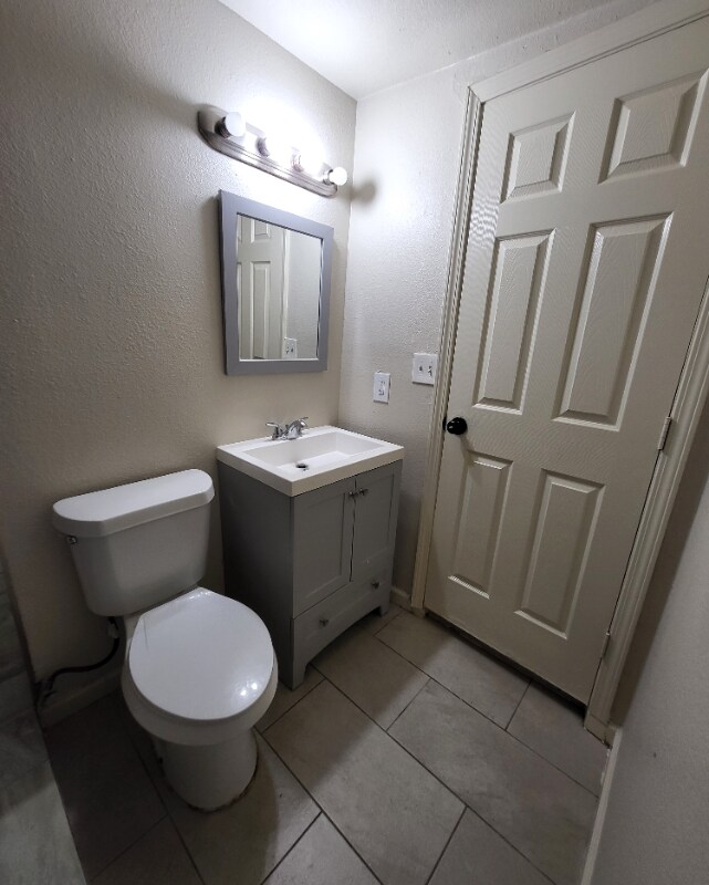 Building Photo - 118 Esmeralda Dr