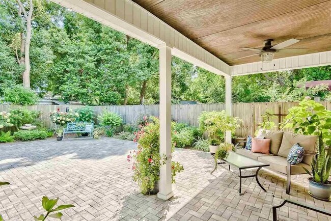 Building Photo - 1121 E Maxwell St